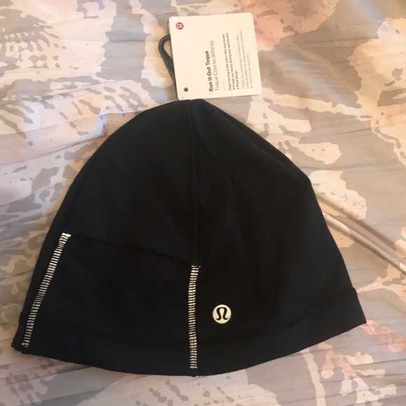 Lululemon run it out toque. NWT - Picture 2 of 4